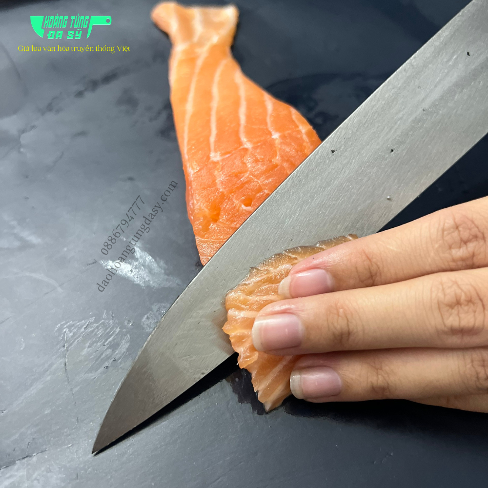 dao thái cá hồi sashimi
