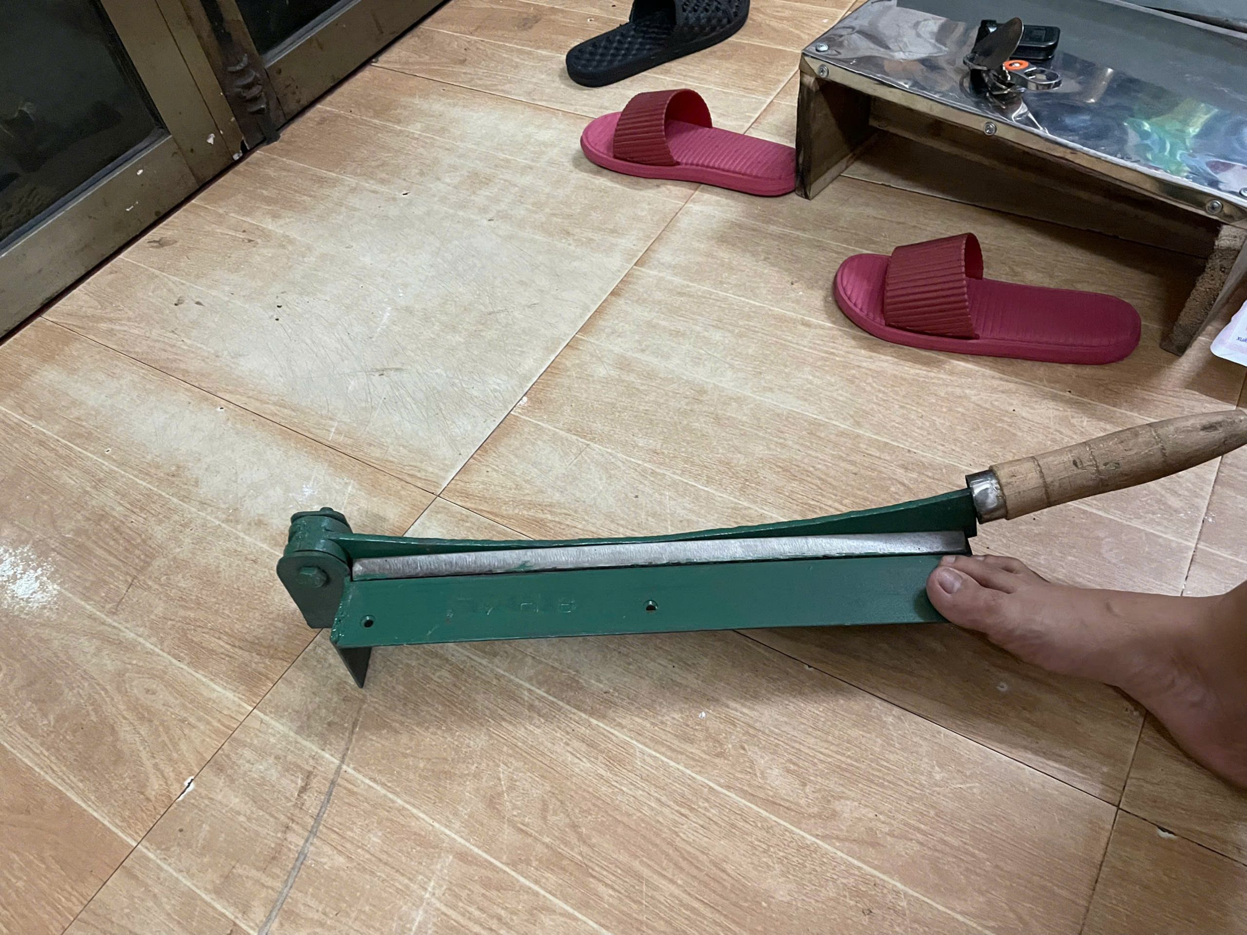 dao cắt giấy thép nhíp xe