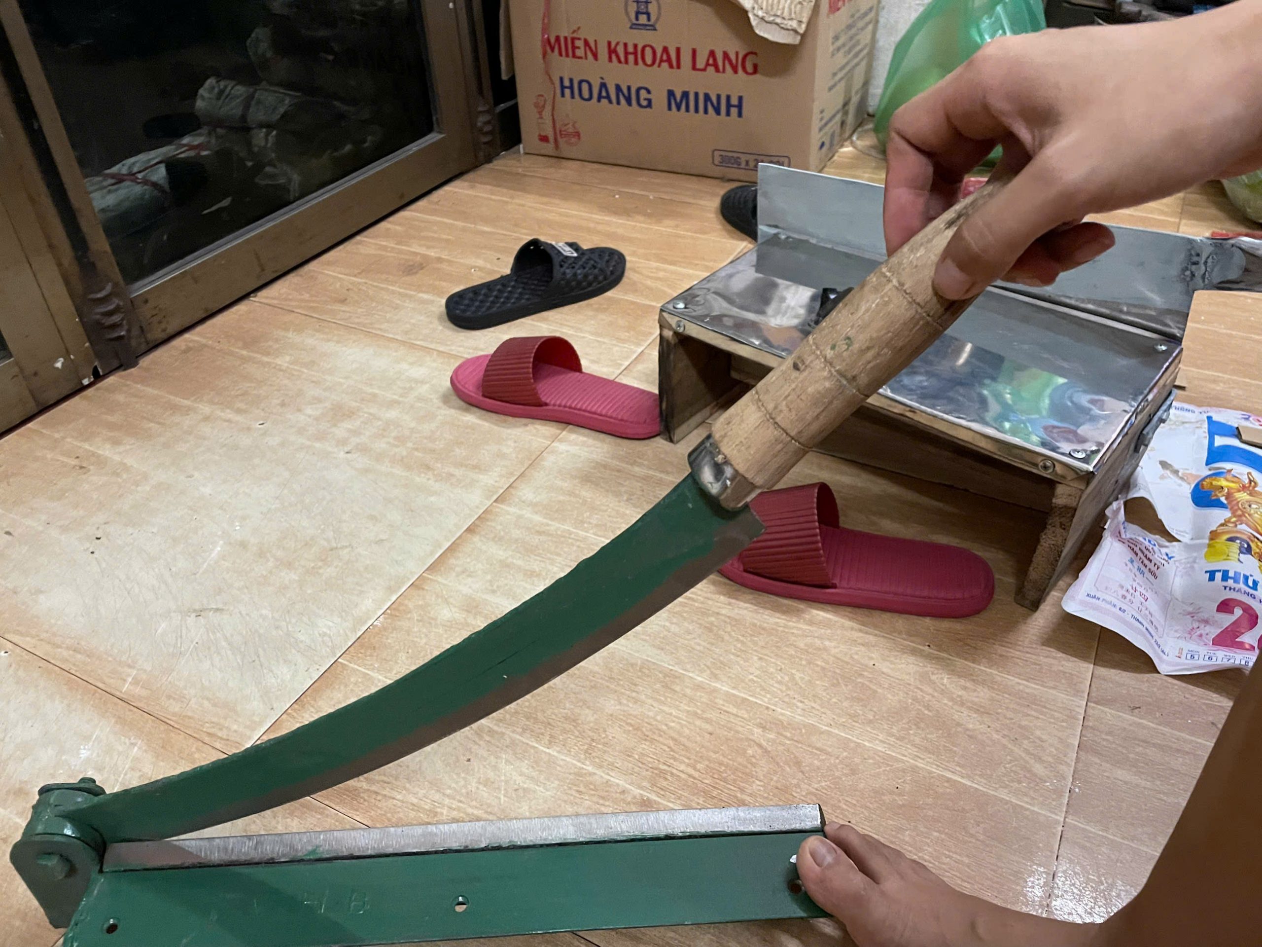 dao cắt giấy thép nhíp xe